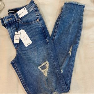 NEW W TAGS Express High Rise Destroyed Ankle Jeans